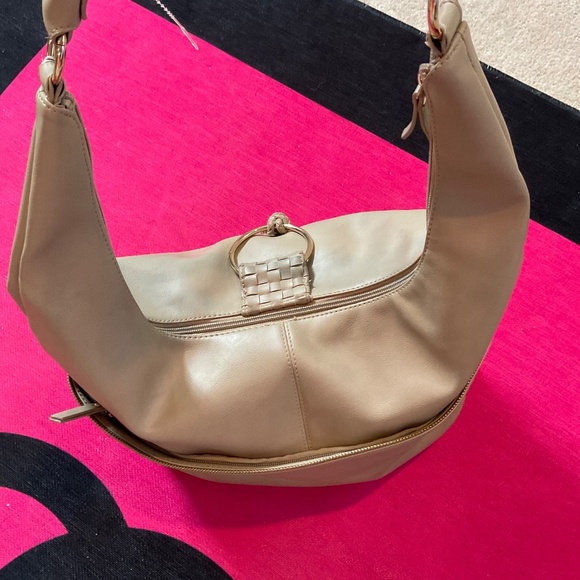 Cato weave bag light brown with gold hardware and tassel NWOT - Picture 6 of 12